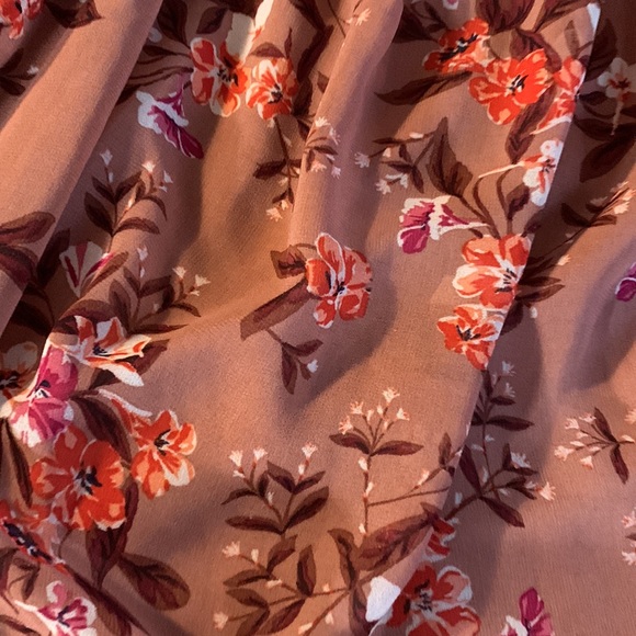 Super cute top - Picture 2 of 7